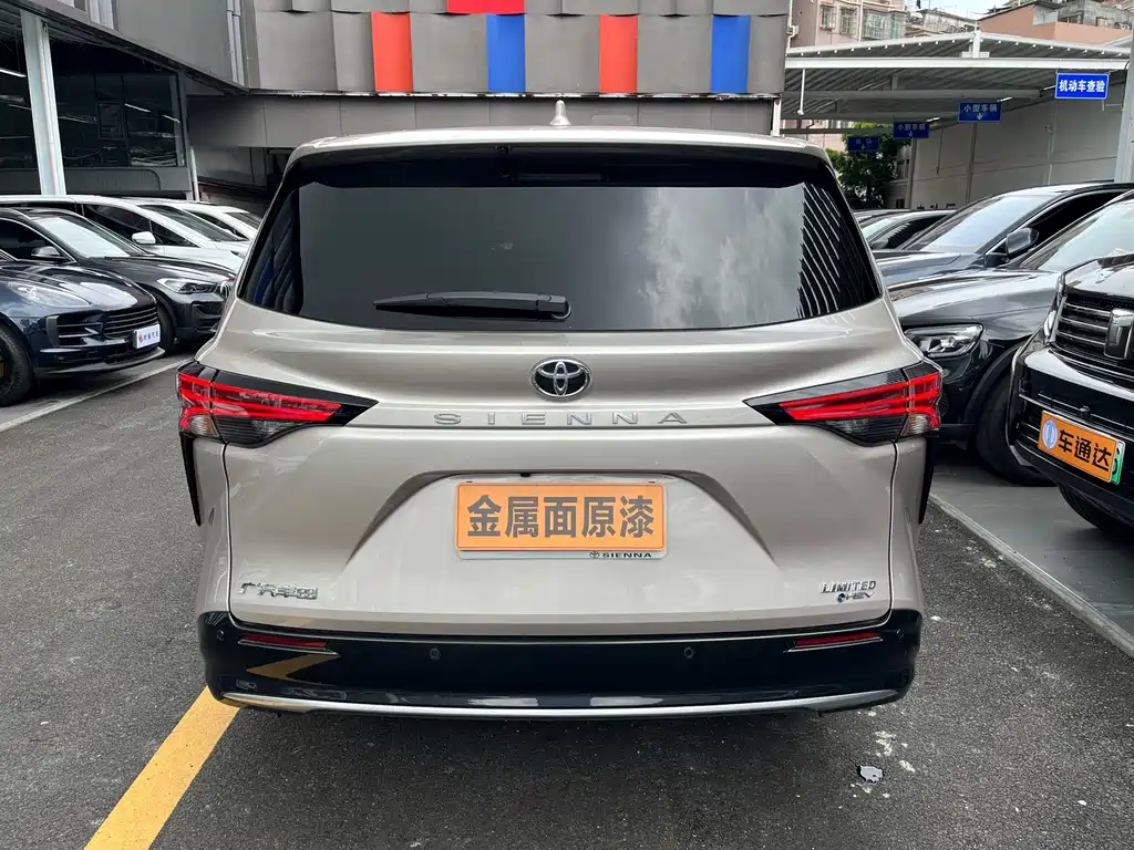 Toyota Sienna 2025