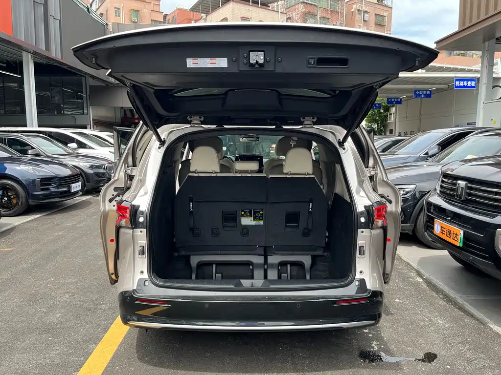 Toyota Sienna 2025 — фото 18