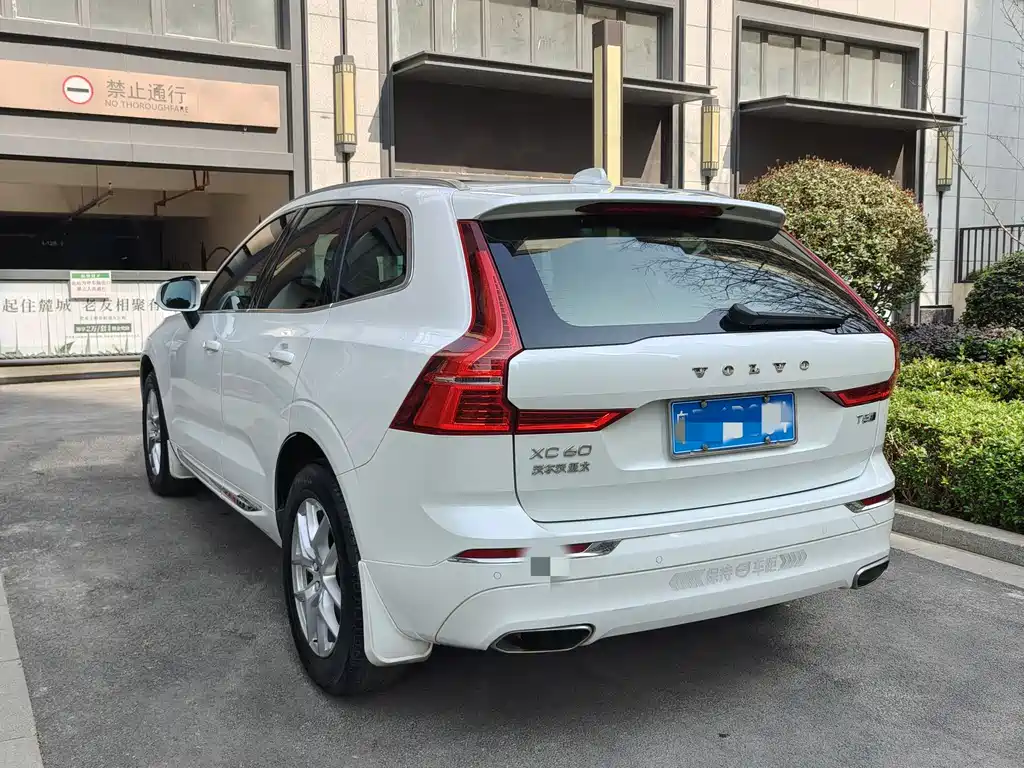 Volvo XC60 2020 — фото 15