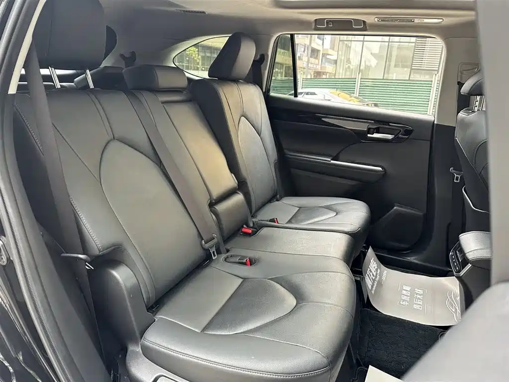 Toyota Highlander 2023 — фото 15