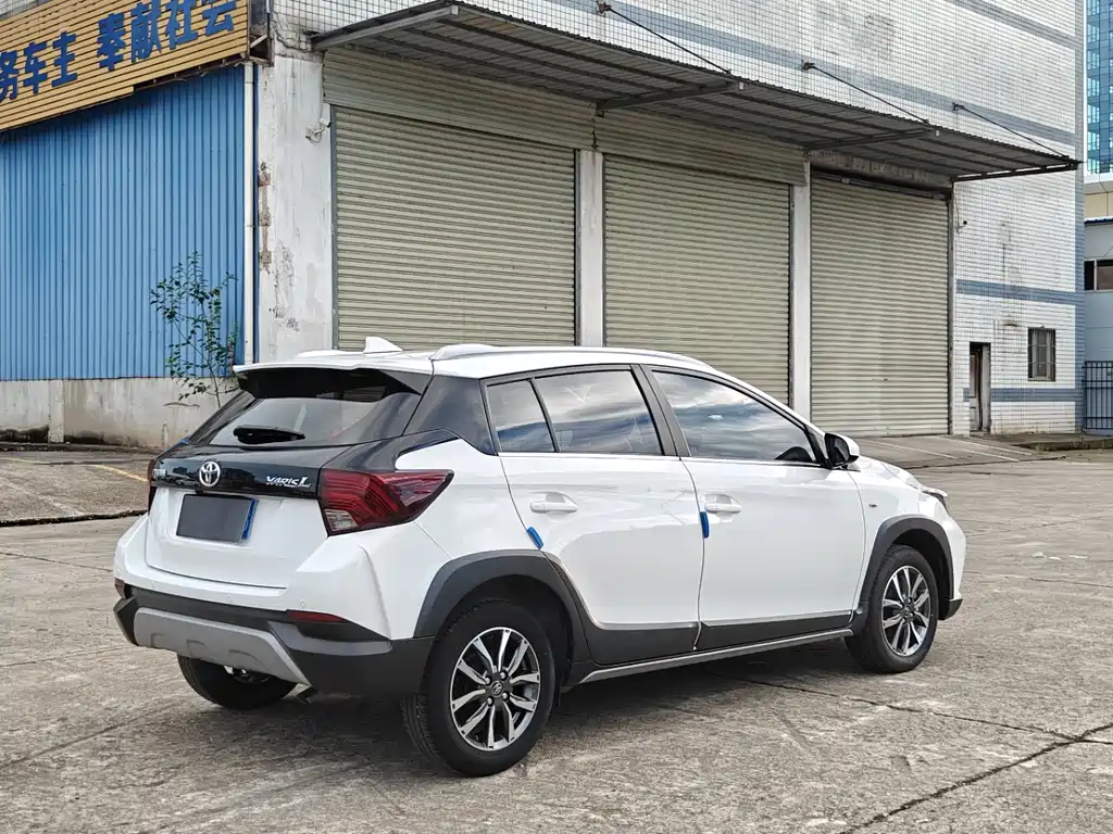Toyota Yaris L 2022