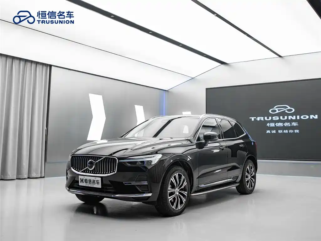 Volvo XC60 2022 — фото 1