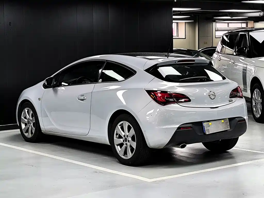 Opel Astra 2014 — фото 18