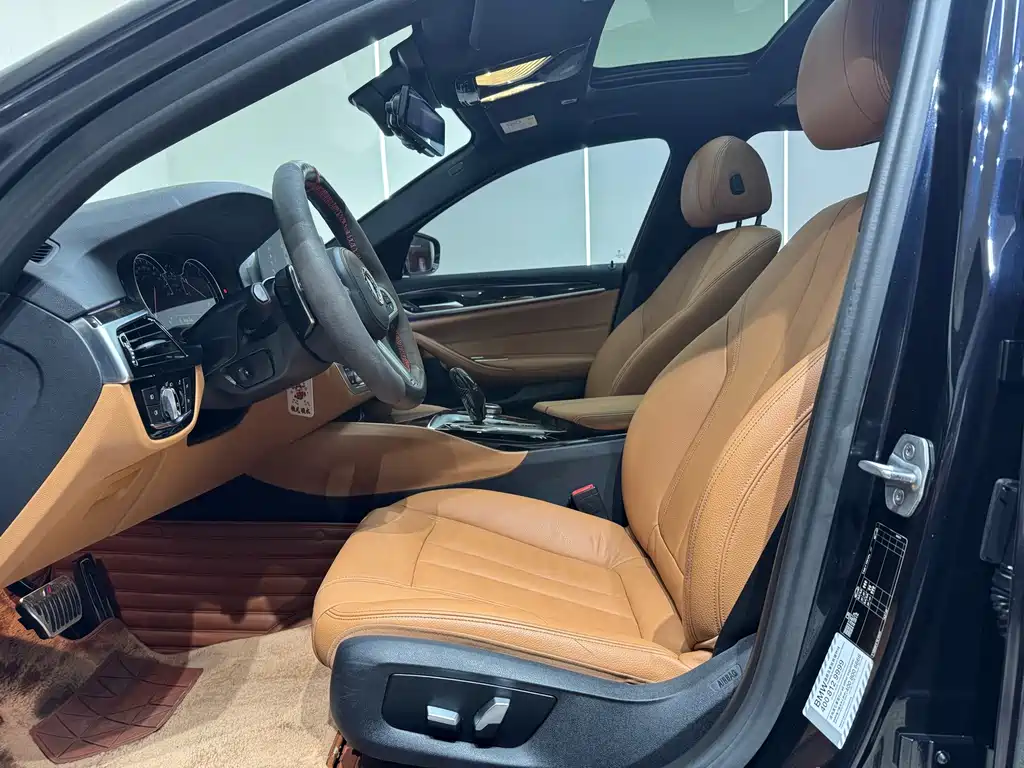 BMW 5 Series 2017 — фото 10