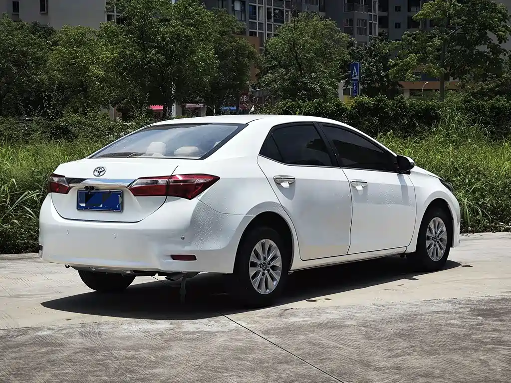 Toyota Corolla 2017 — фото 3