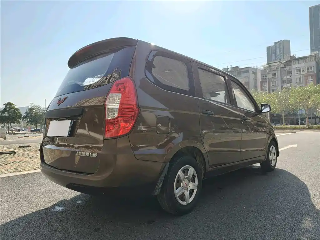Wuling Hongguang 2018