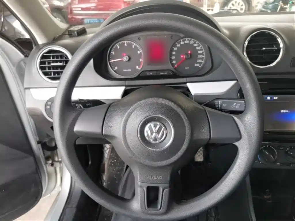 Volkswagen Jetta 2015 — фото 11