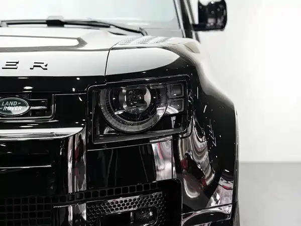 Land Rover Defender 2021