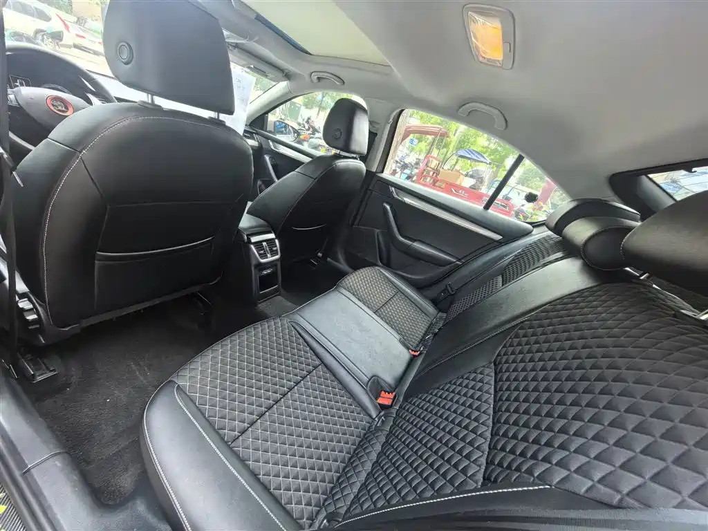 Skoda Octavia 2020 — фото 10