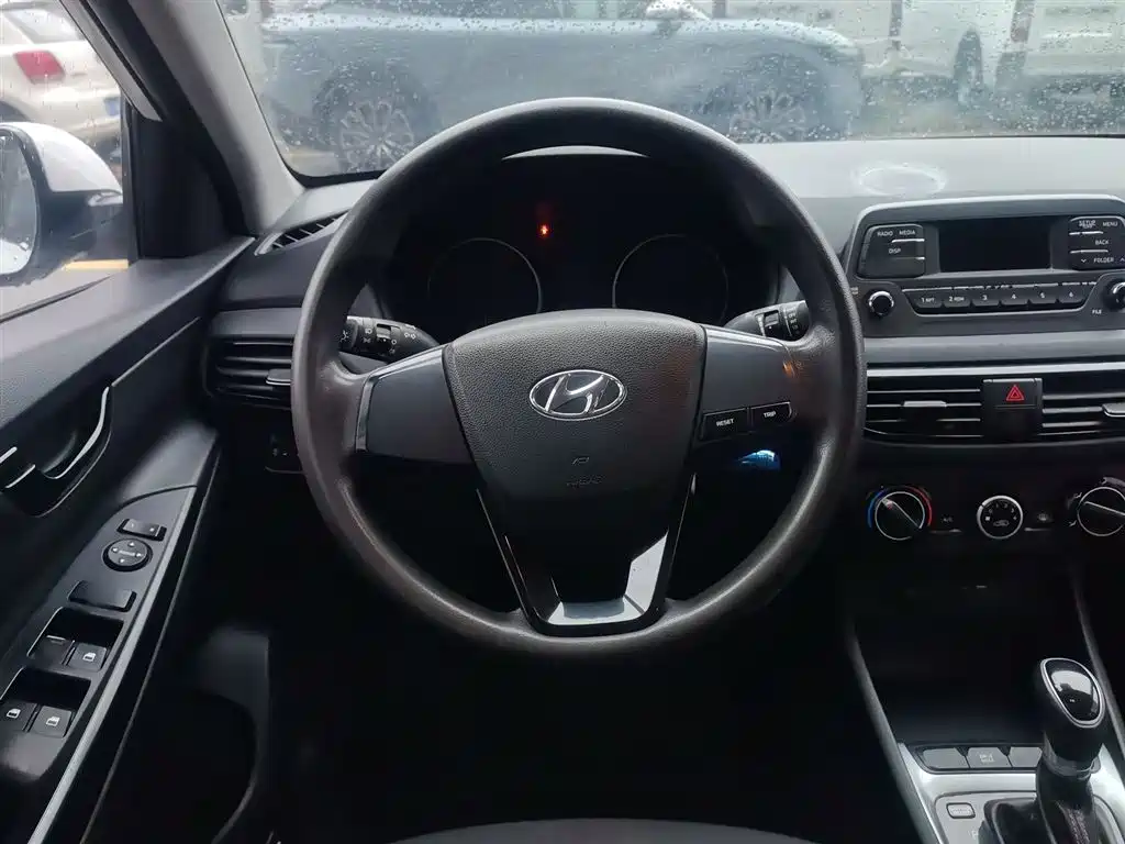 Hyundai Elantra 2020 — фото 11
