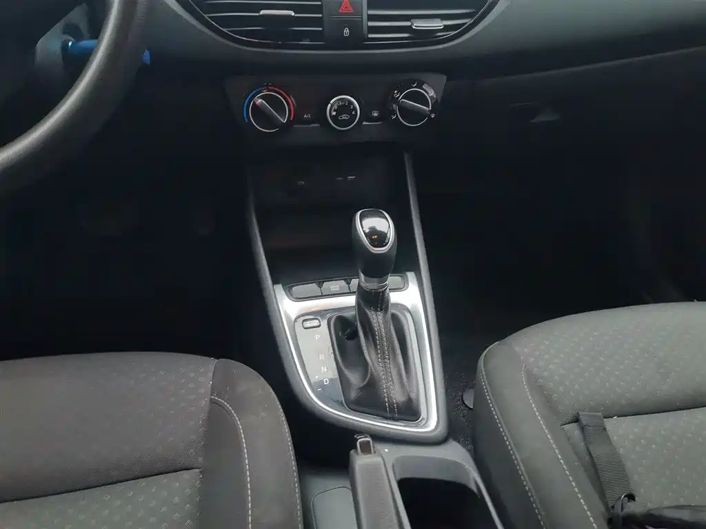 Hyundai Elantra 2020 — фото 14