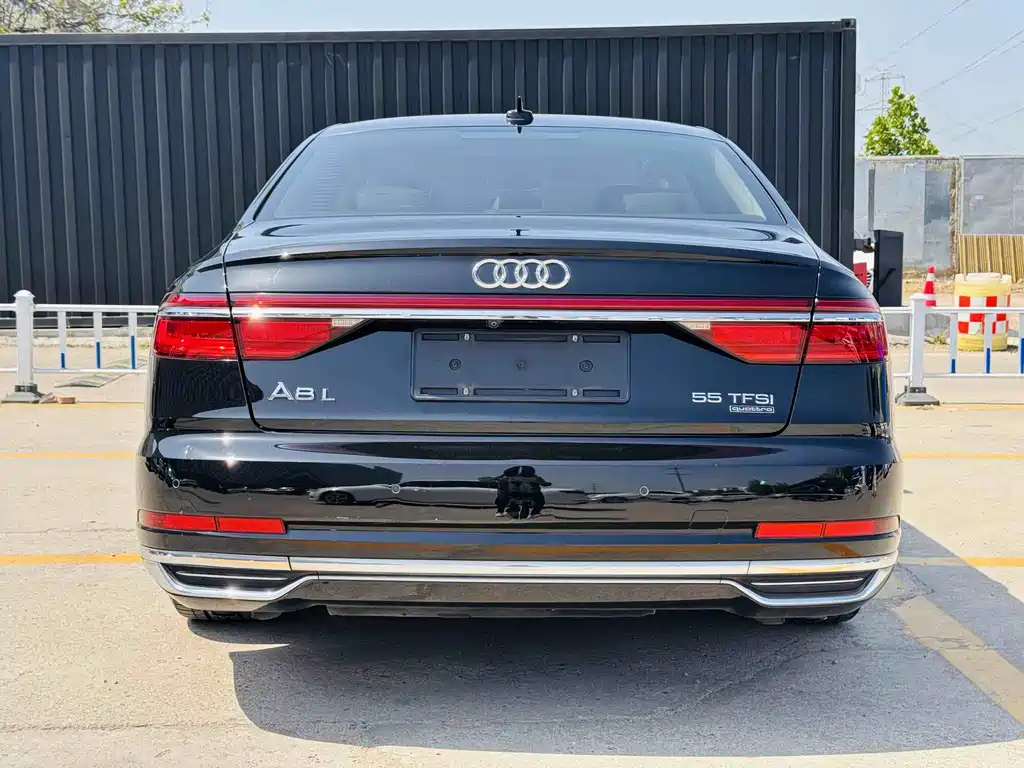 Audi A8 2018 — фото 4