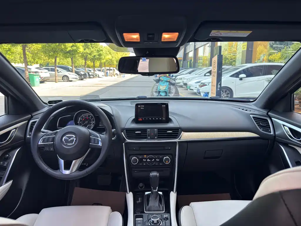 Mazda CX-4 2017 — фото 14