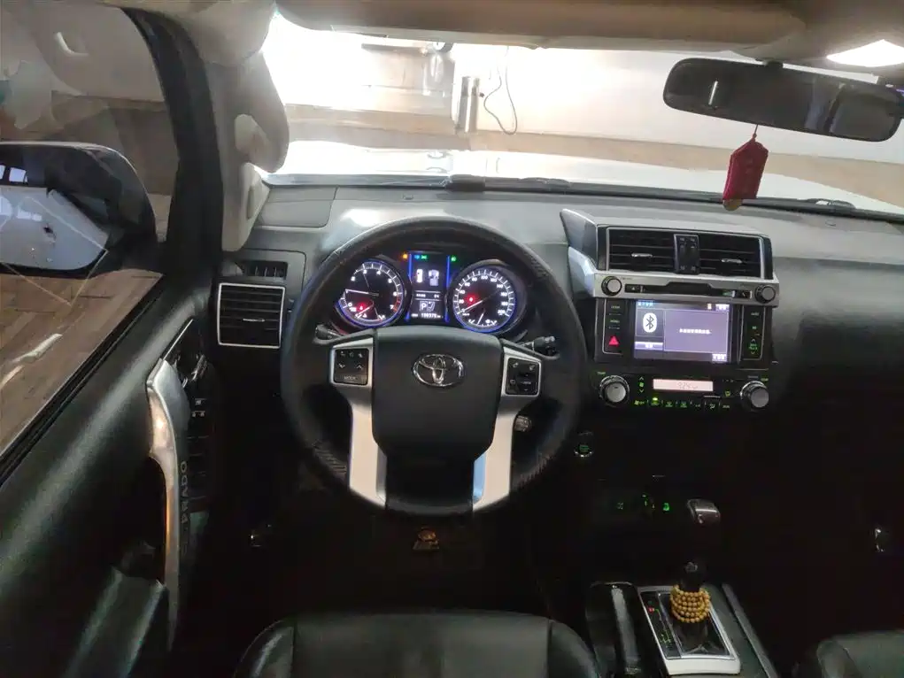 Toyota Prado 2016 — фото 11