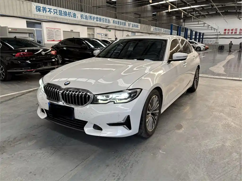 BMW 3 Series 2019 — фото 1