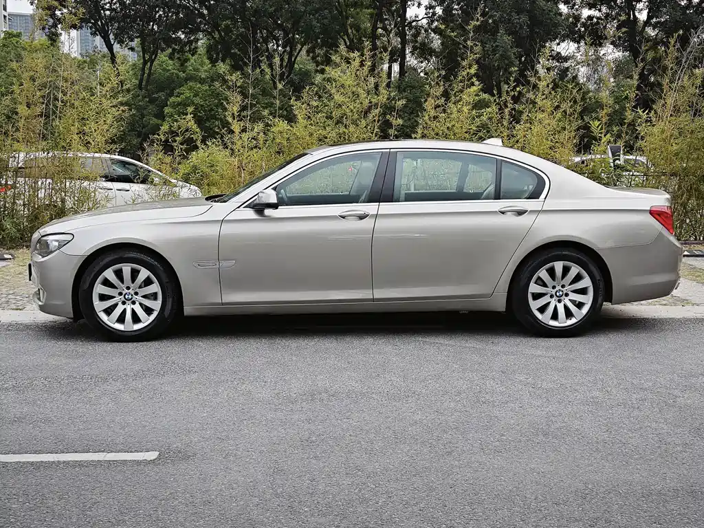 BMW 7 Series 2010 — фото 3