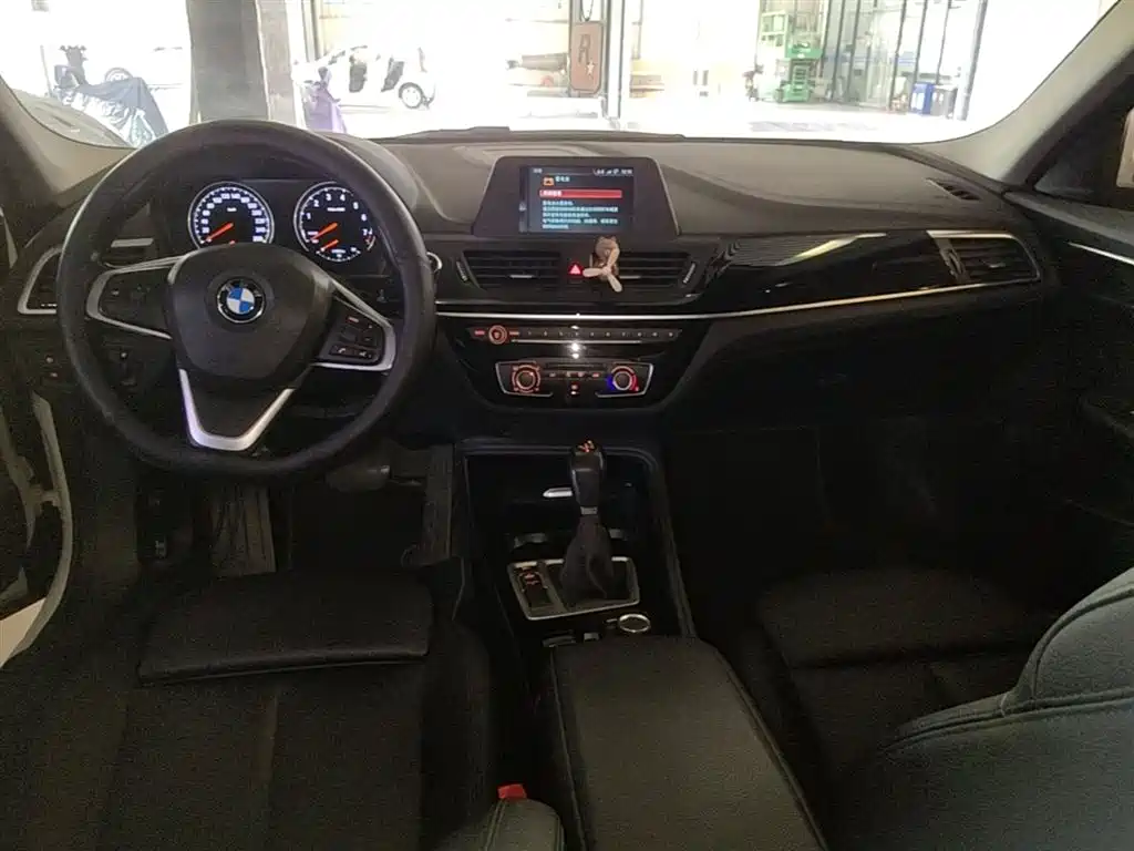 BMW 1 Series 2018 — фото 10