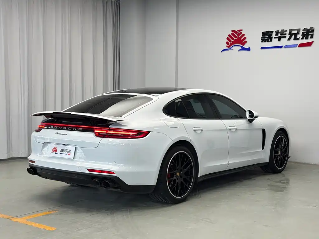 Porsche Panamera 2018 — фото 11