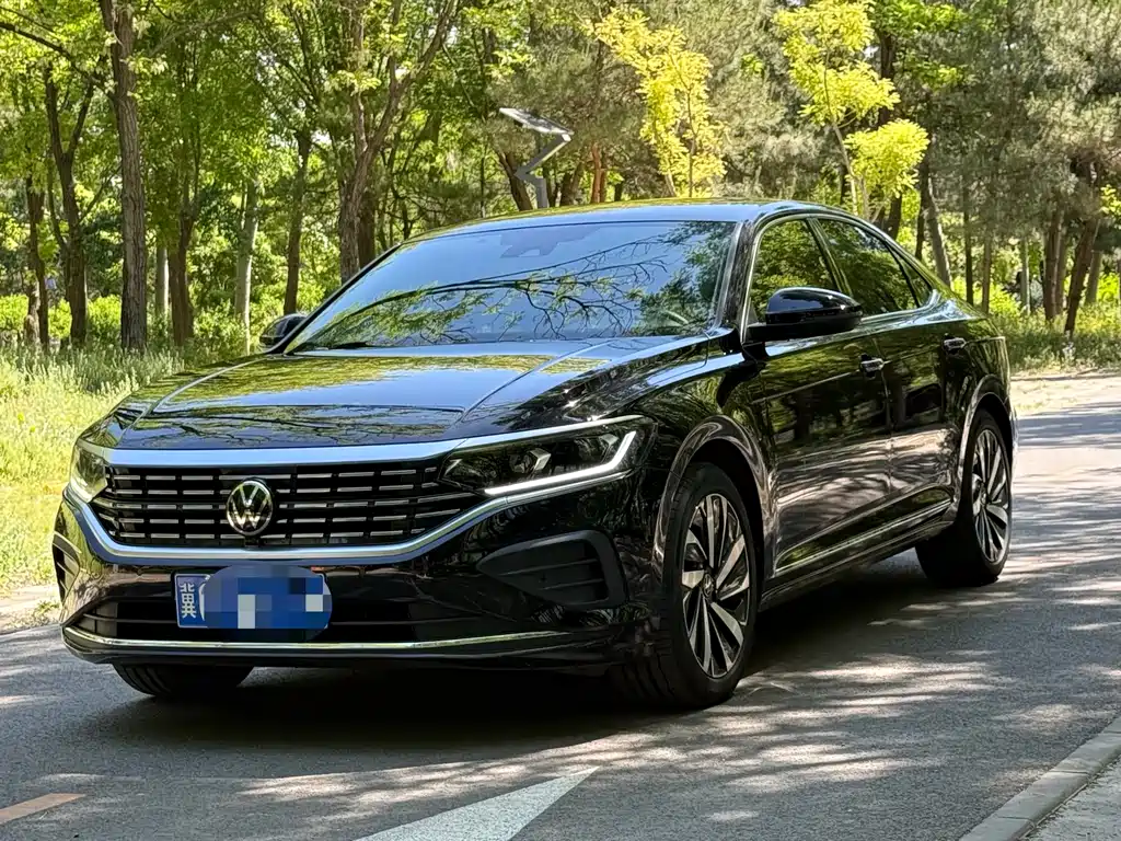 Volkswagen Passat 2025 — фото 1