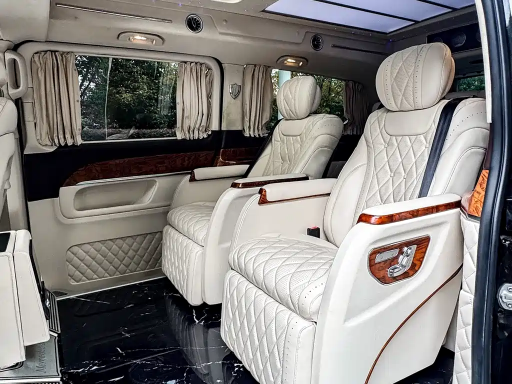 Mercedes-Benz V-Class 2021 — фото 12