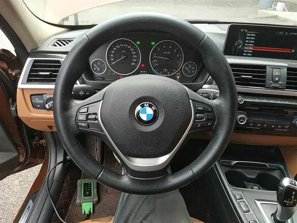BMW 3 Series 2016 — фото 11