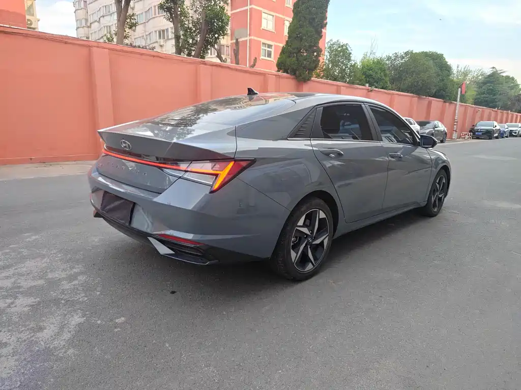 Hyundai Elantra 2023 — фото 11