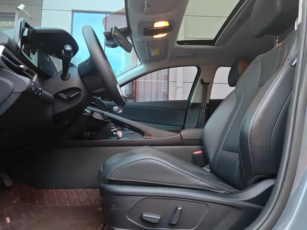 Hyundai Elantra 2023