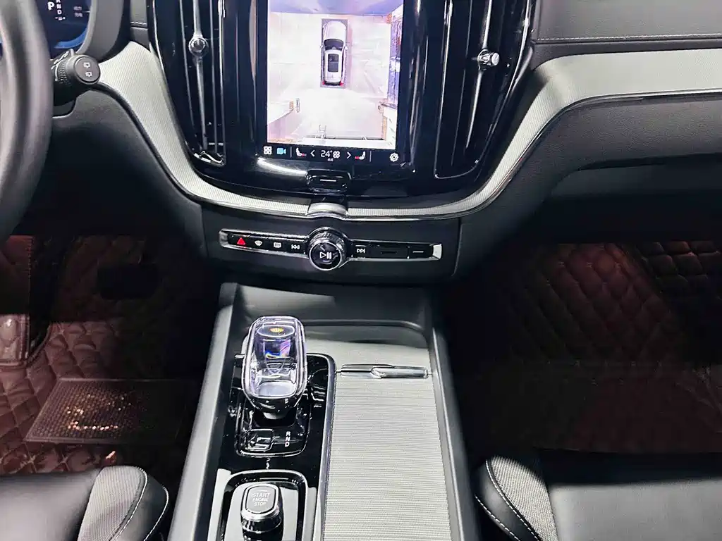Volvo XC60 PHEV 2025 — фото 13