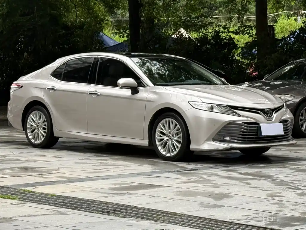Toyota Camry 2019 — фото 3
