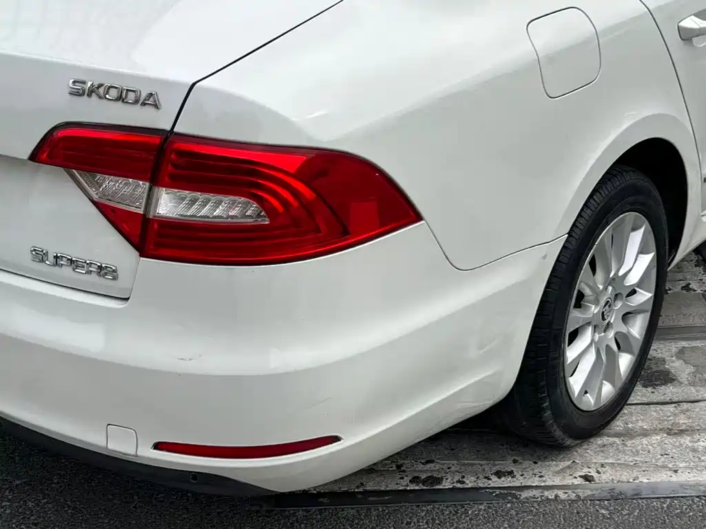 Skoda Superb 2014 — фото 10