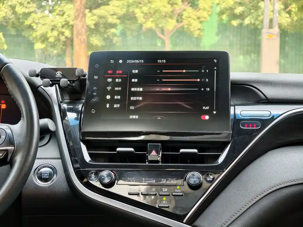 Toyota Camry 2022 — фото 13