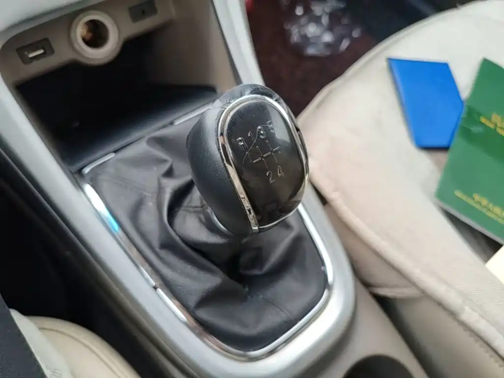 Buick Excelle 2015 — фото 14