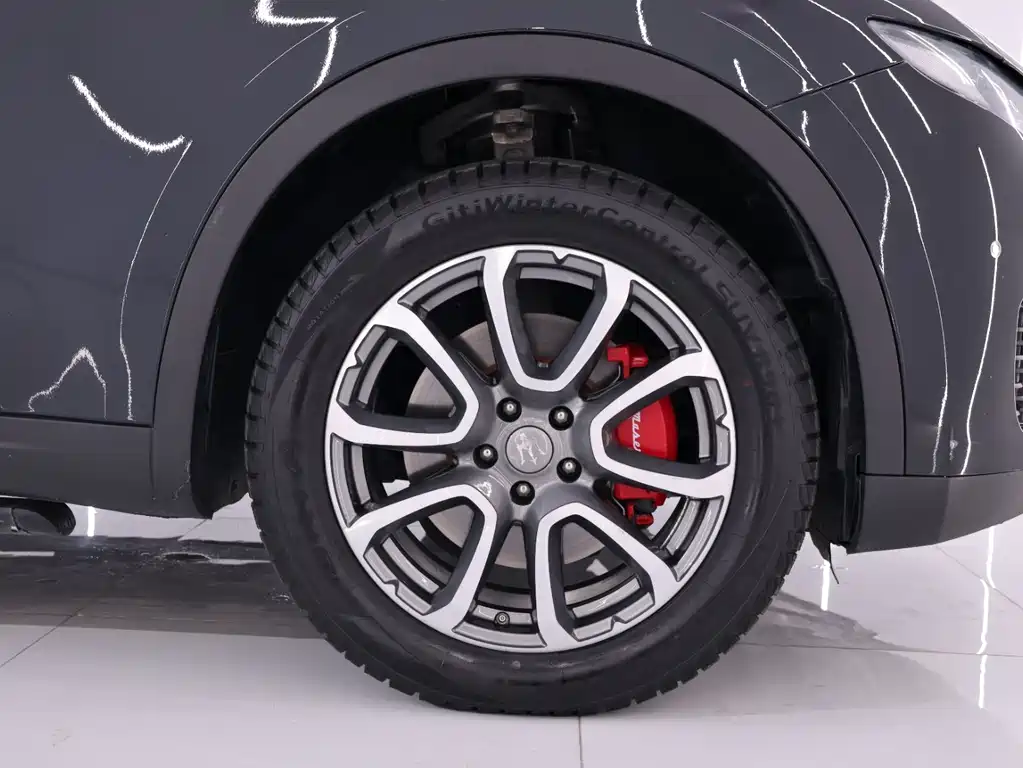 Maserati Levante 2017 — фото 14