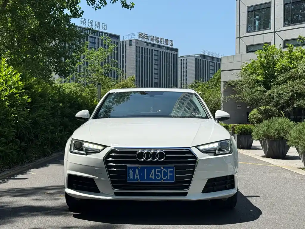 Audi A4L 2017 — фото 2