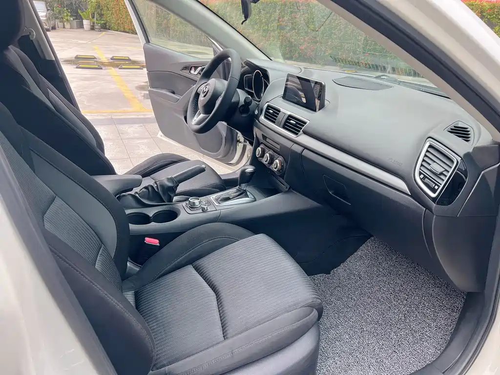 Mazda 3 Axela 2015 — фото 11