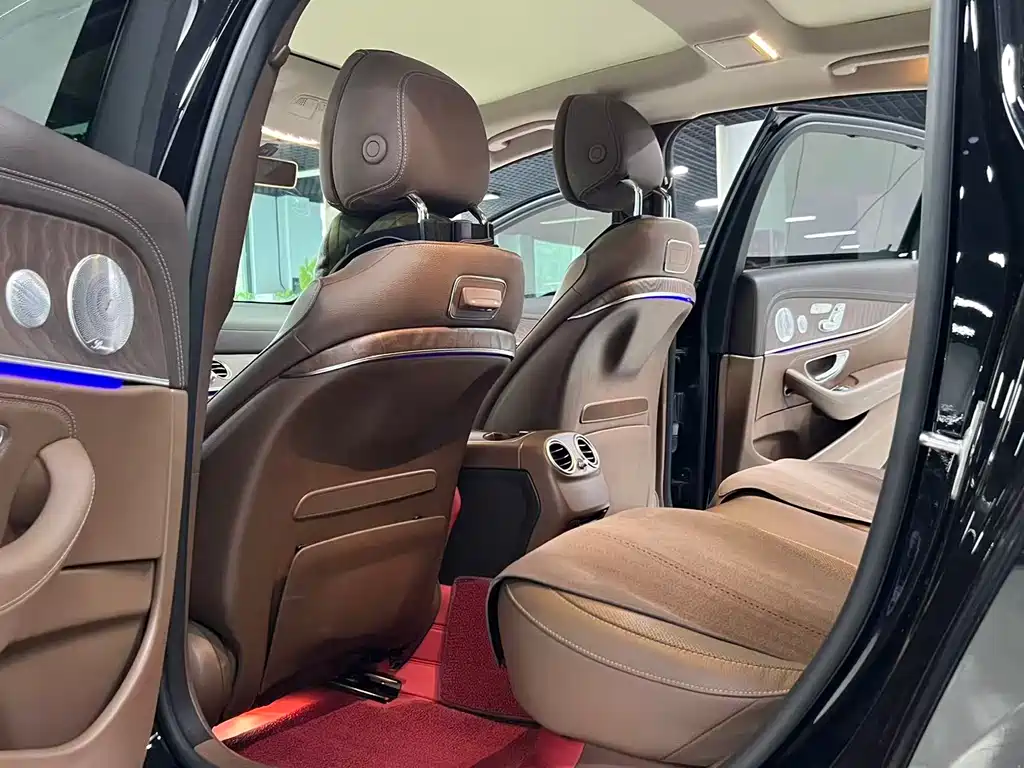 Mercedes-Benz E-Class 2020 — фото 15
