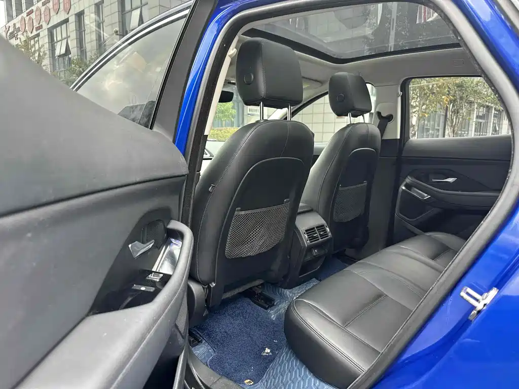 Jaguar E-PACE 2020 — фото 12