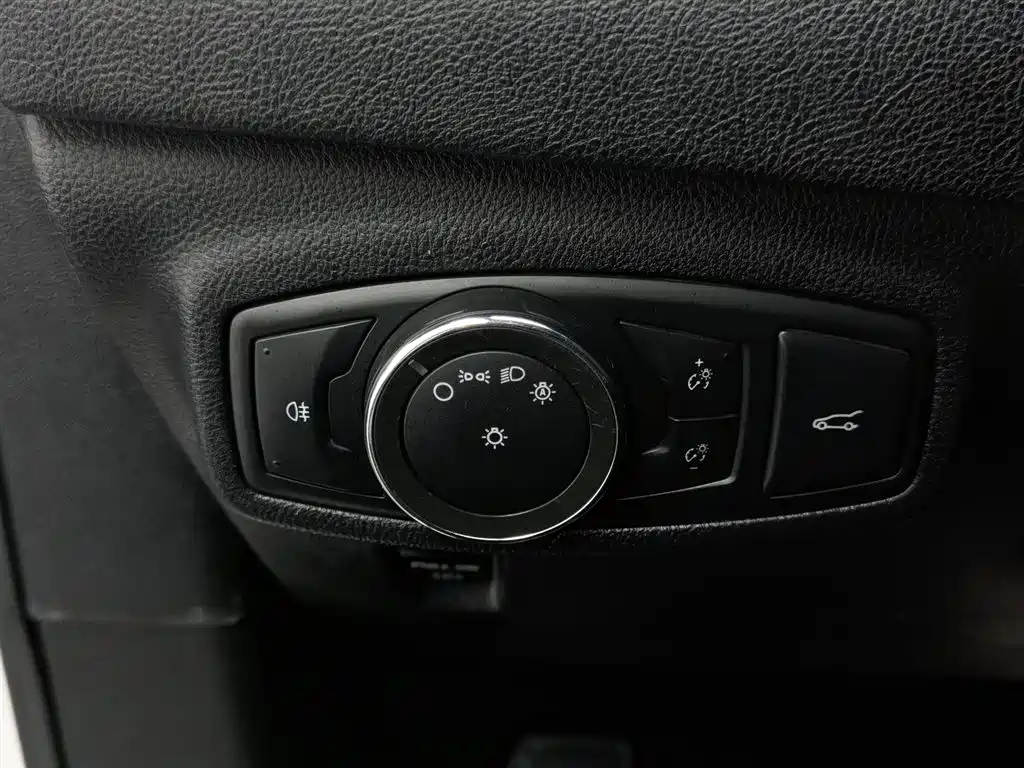 Lincoln MKC 2017 — фото 21