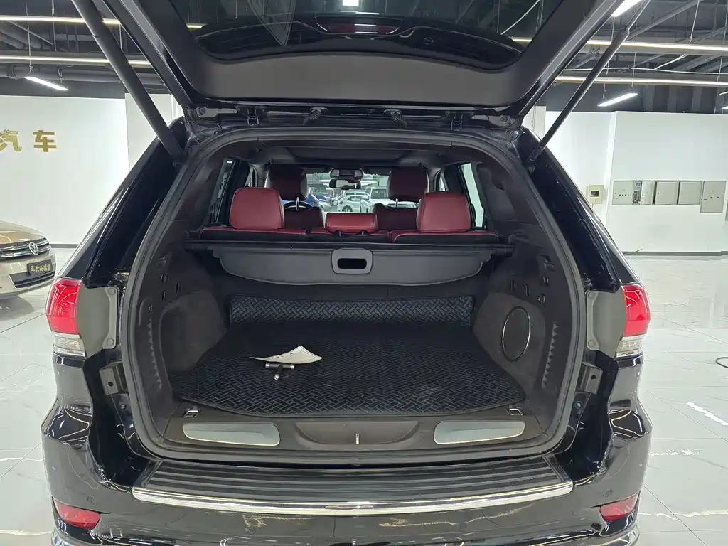 Jeep Grand Cherokee 2014 — фото 9