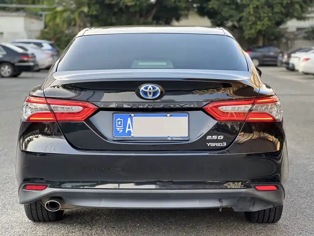 Toyota Camry 2019 — фото 16