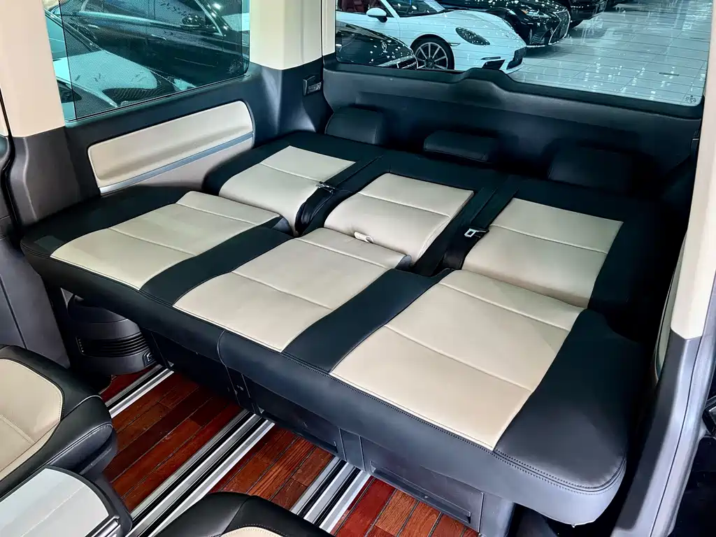 Volkswagen Multivan 2017 — фото 13