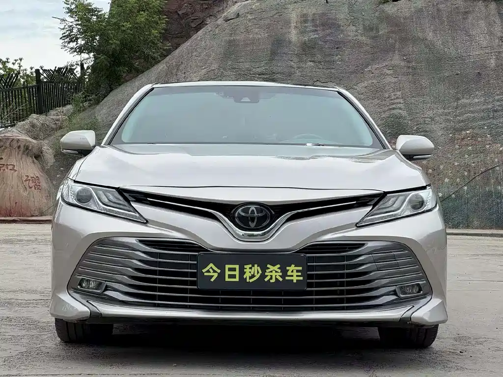 Toyota Camry 2019 — фото 2