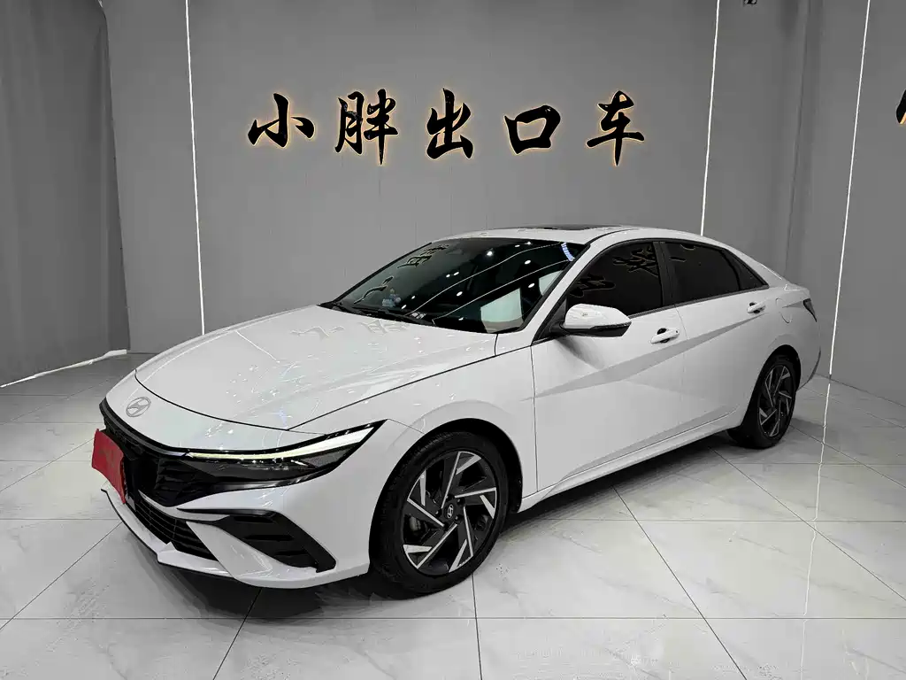 Hyundai Elantra 2023 — фото 1