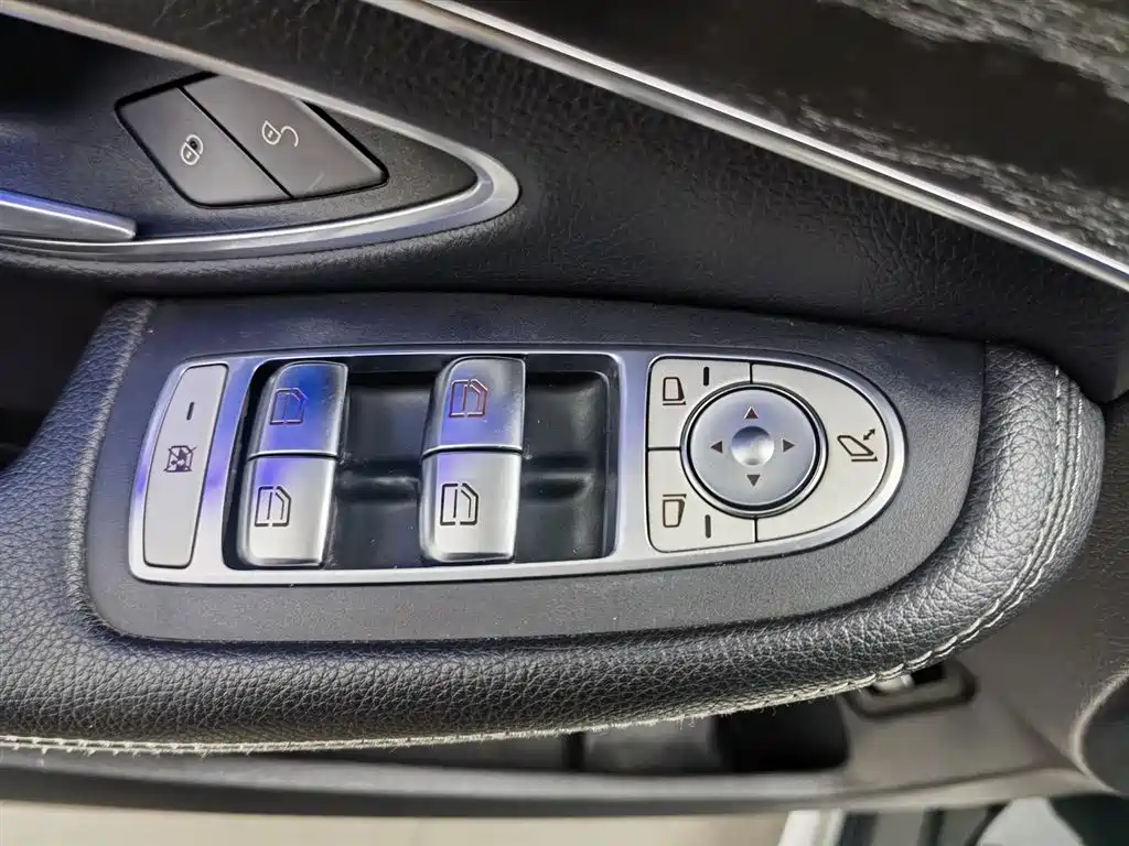 Mercedes-Benz C-Class 2022 — фото 9