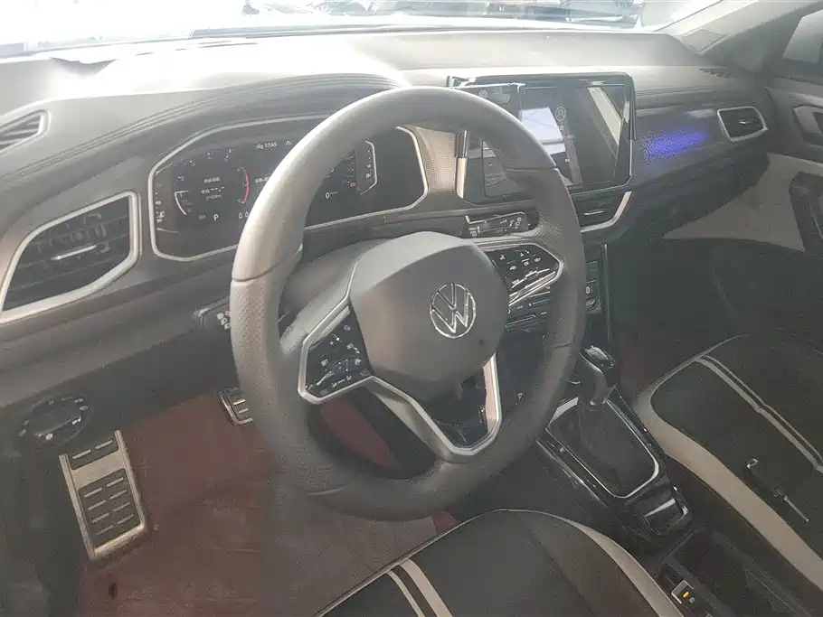 Volkswagen T-Roc 2023 — фото 12