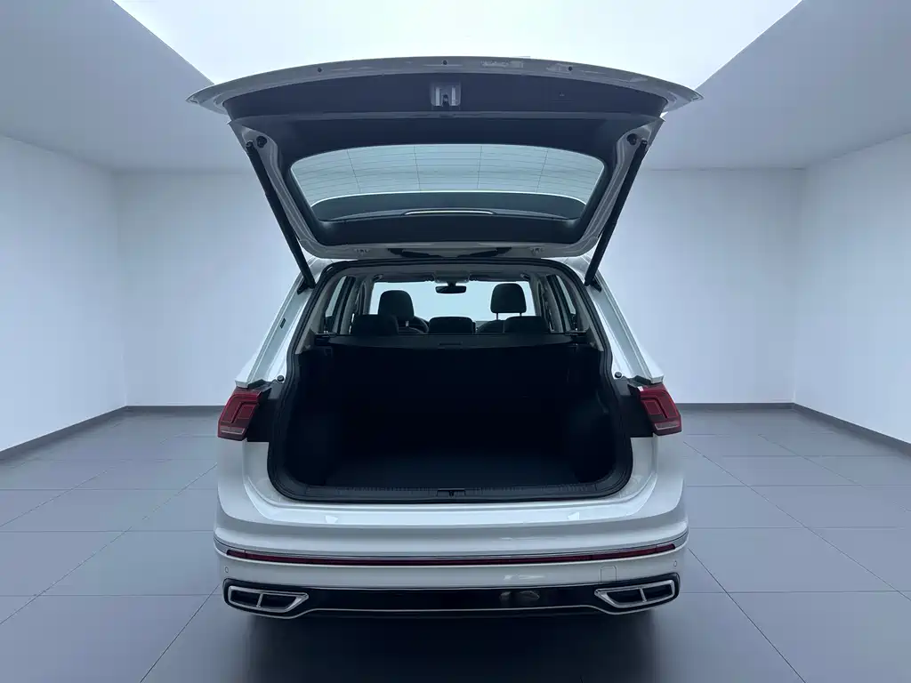 Volkswagen Tiguan L 2024 — фото 9