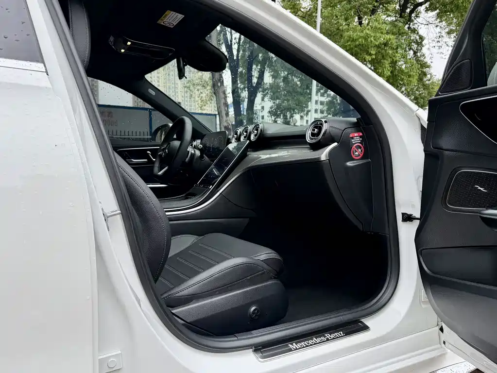 Mercedes-Benz C-Class 2025 — фото 14