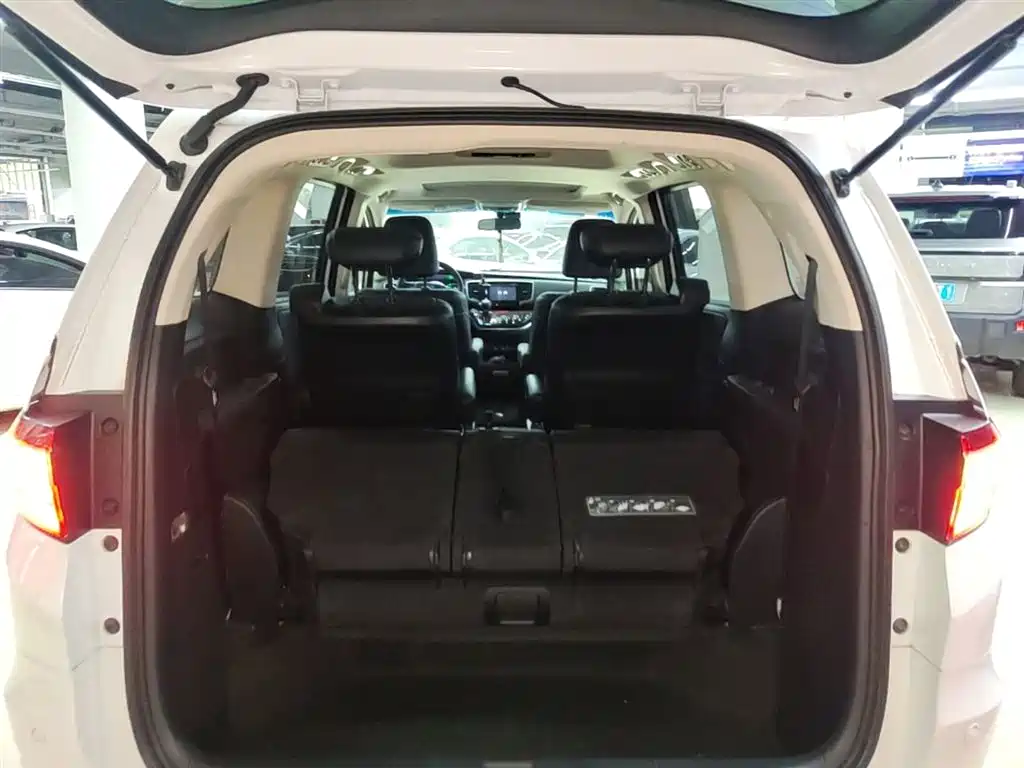 Honda Odyssey 2018 — фото 19