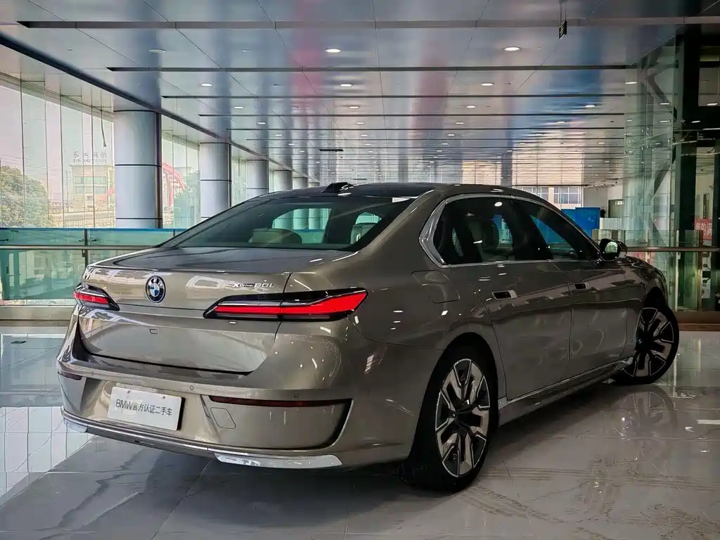 BMW i7 2022 — фото 4