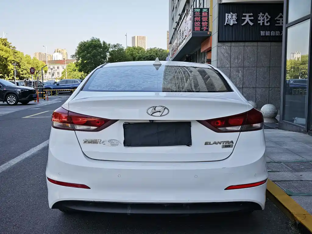Hyundai Elantra 2016 — фото 9